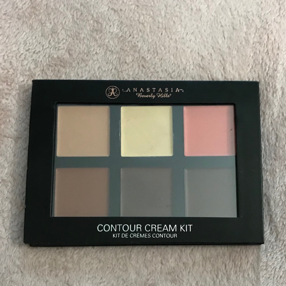 Cream contour kit. Medium.